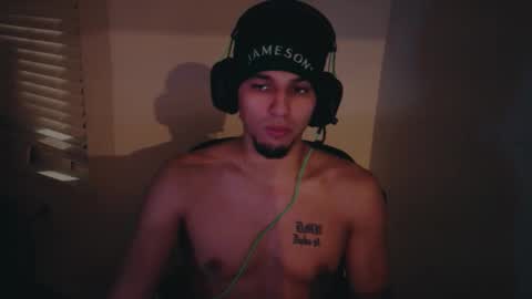 Snapshot of apachewithawebcam chatting on 11/04/25, 04:33 ApacheWithWebcam online show from 11/04/25, 04:33