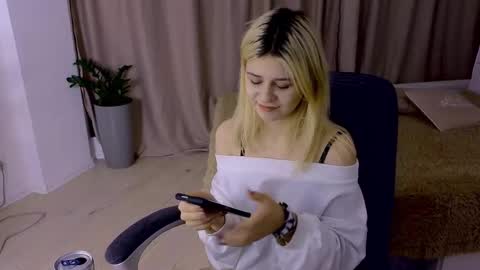 ApheliaStar online show from 11/25/25, 04:07