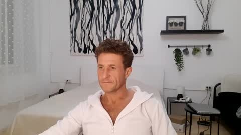 Snapshot of apollobest77 chatting on 12/09/24, 08:33 apollobest77 online show from 12/09/24, 08:33