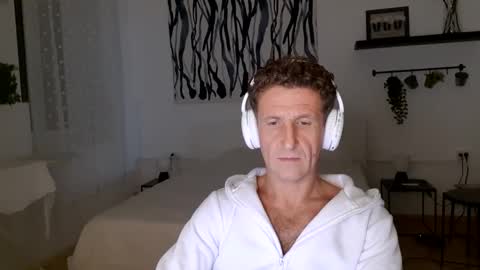 Snapshot of apollobest77 chatting on 12/19/24, 09:28 apollobest77 online show from 12/19/24, 09:28