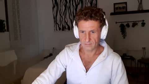 Snapshot of apollobest77 chatting on 12/20/24, 12:30 apollobest77 online show from 12/20/24, 12:30