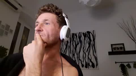 Snapshot of apollobest77 chatting on 12/28/24, 02:43 apollobest77 online show from 12/28/24, 02:43