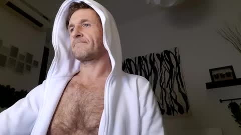 Snapshot of apollobest77 chatting on 01/07/25, 11:24 apollobest77 online show from 01/07/25, 11:24