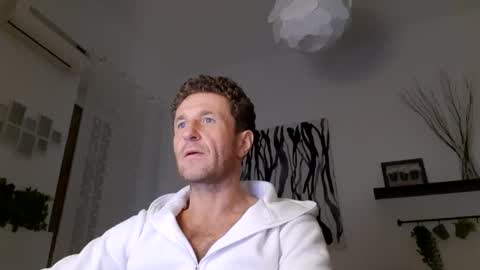 Snapshot of apollobest77 chatting on 01/08/25, 07:03 apollobest77 online show from 01/08/25, 07:03