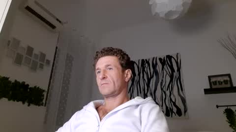 Snapshot of apollobest77 chatting on 01/11/25, 09:46 apollobest77 online show from 01/11/25, 09:46