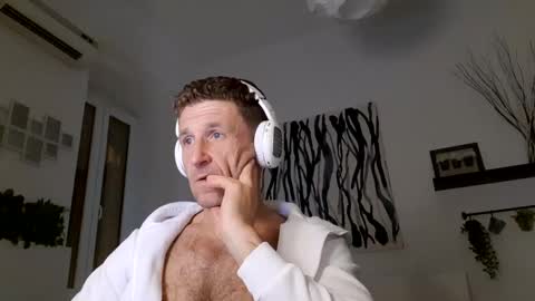 Snapshot of apollobest77 chatting on 02/13/25, 08:03 apollobest77 online show from 02/13/25, 08:03