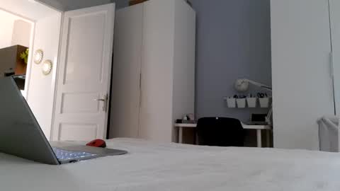 Snapshot of apollobest77 chatting on 10/20/25, 11:43 apollobest77 online show from 10/20/25, 11:43