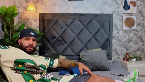 Apolo online show from 11/08/25, 10:19