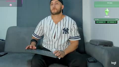 apolo_strange online show from 10/31/25, 05:08