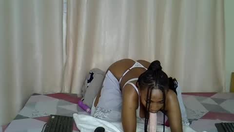 Snapshot of apple_queen24 chatting on 02/03/26, 01:04 Apple queen online show from 02/03/26, 01:04