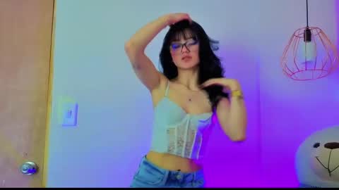 Snapshot of april_bennett chatting on 06/06/26, 12:21 online show from 06/06/26, 12:21