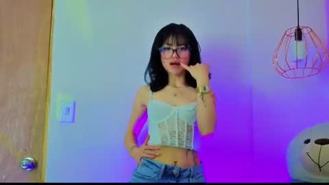 Snapshot of april_bennett chatting on 06/27/26, 12:22 online show from 06/27/26, 12:22