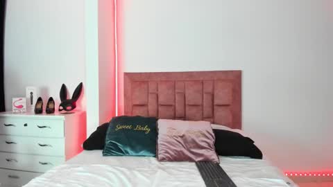 april collinsxx online show from 02/19/26, 09:00