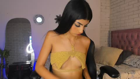 Snapshot of april_scarlett chatting on 12/19/24, 02:01 Scarlett Independent Model online show from 12/19/24, 02:01