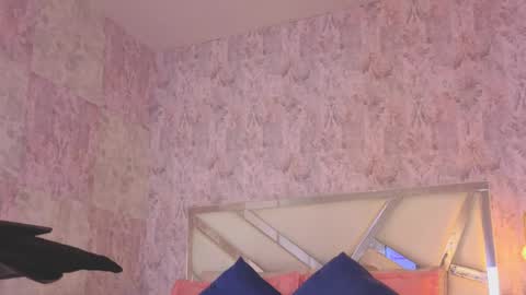 Isabella online show from 04/07/26, 09:26