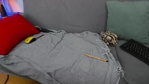 Snapshot of aprilavery chatting on 09/11/25, 03:34 April online show from 09/11/25, 03:34