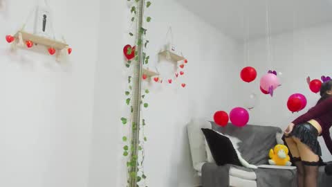 Snapshot of aprildubois_ chatting on 02/11/25, 10:07 April online show from 02/11/25, 10:07