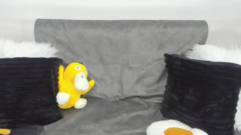 Snapshot of aprildubois_ chatting on 02/21/25, 07:10 April online show from 02/21/25, 07:10