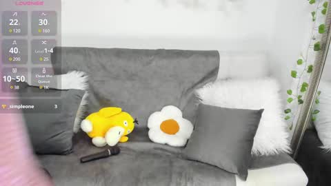 Snapshot of aprildubois_ chatting on 03/06/25, 04:07 April online show from 03/06/25, 04:07