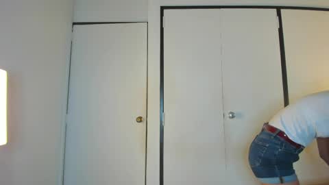 aprilgrey111 online show from 04/15/26, 12:23