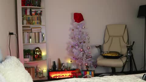 ALEKSANDRA POLYAKOVA online show from 12/02/25, 12:49