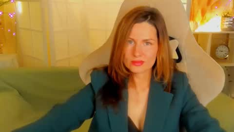 aprill_o_nill online show from 12/07/24, 09:39