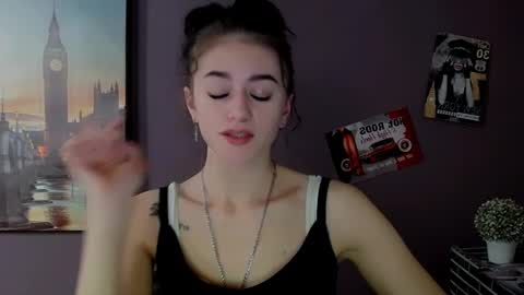 Snapshot of aprillswift_ chatting on 02/12/25, 02:43 Aprill online show from 02/12/25, 02:43