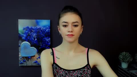 Snapshot of aprillswift_ chatting on 02/25/25, 04:00 Aprill online show from 02/25/25, 04:00