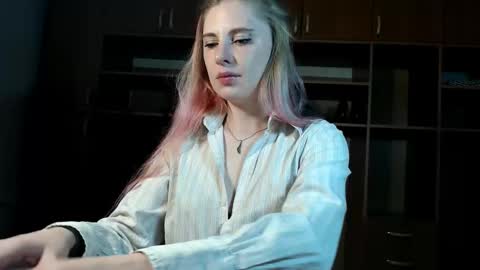 aqualen online show from 10/19/25, 11:33