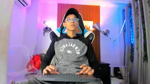 Snapshot of aquarius_xxx chatting on 10/17/25, 11:24 aquarius_xxx online show from 10/17/25, 11:24