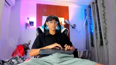 Snapshot of aquarius_xxx chatting on 10/18/25, 11:33 aquarius_xxx online show from 10/18/25, 11:33