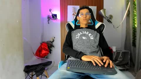 Snapshot of aquarius_xxx chatting on 10/20/25, 11:21 aquarius_xxx online show from 10/20/25, 11:21