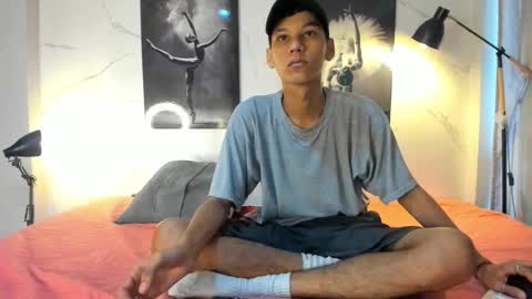 Snapshot of aquarius_xxx chatting on 11/04/25, 12:48 aquarius_xxx online show from 11/04/25, 12:48