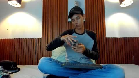 Snapshot of aquarius_xxx chatting on 11/12/25, 11:21 aquarius_xxx online show from 11/12/25, 11:21