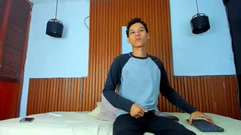 Snapshot of aquarius_xxx chatting on 11/17/25, 11:38 aquarius_xxx online show from 11/17/25, 11:38