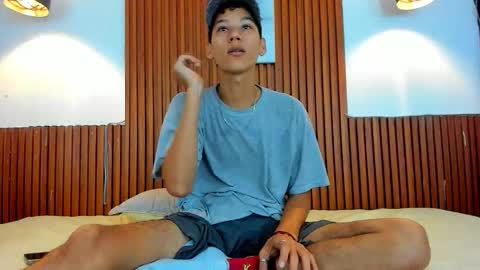 Snapshot of aquarius_xxx chatting on 11/19/25, 11:32 aquarius_xxx online show from 11/19/25, 11:32