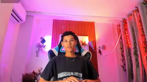 Snapshot of aquarius_xxx chatting on 11/20/25, 11:32 aquarius_xxx online show from 11/20/25, 11:32