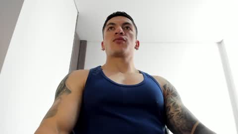 Snapshot of aquiles_51 chatting on 04/27/26, 05:55 Jonathan online show from 04/27/26, 05:55
