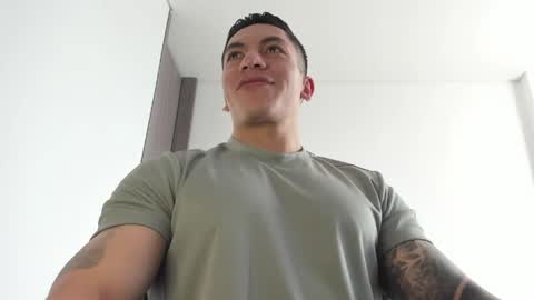 Snapshot of aquiles_51 chatting on 04/30/26, 05:52 Jonathan online show from 04/30/26, 05:52
