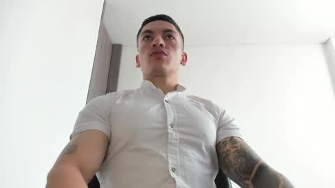 Snapshot of aquiles_51 chatting on 05/05/26, 05:54 Jonathan online show from 05/05/26, 05:54
