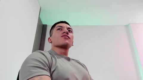 Snapshot of aquiles_51 chatting on 05/19/26, 05:08 Jonathan online show from 05/19/26, 05:08