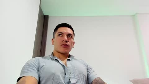 Snapshot of aquiles_51 chatting on 05/27/26, 06:27 Jonathan online show from 05/27/26, 06:27