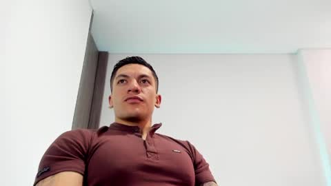 Snapshot of aquiles_51 chatting on 05/28/26, 06:05 Jonathan online show from 05/28/26, 06:05
