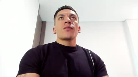Snapshot of aquiles_51 chatting on 06/02/26, 06:43 Jonathan online show from 06/02/26, 06:43