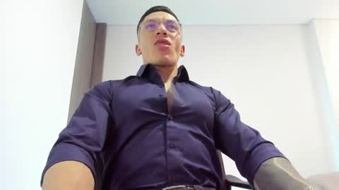 Snapshot of aquiles_51 chatting on 06/12/26, 05:45 Jonathan online show from 06/12/26, 05:45