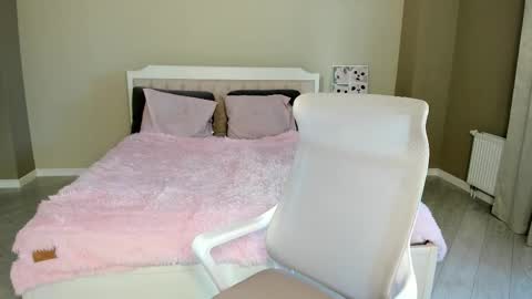 Snapshot of ar_ya18 chatting on 10/19/25, 08:48 Lina online show from 10/19/25, 08:48