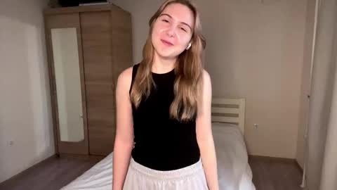 Emi online show from 11/28/25, 12:41