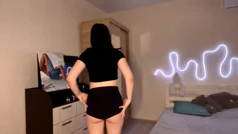 Emi online show from 03/30/26, 05:03