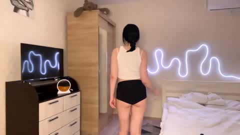 Emi online show from 04/07/26, 04:51