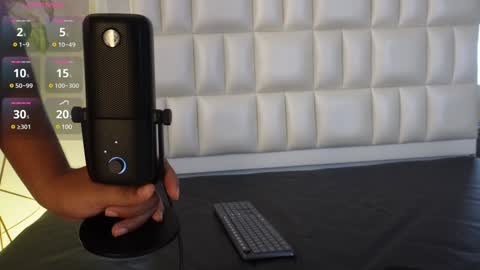 Snapshot of aradia_01 chatting on 02/06/25, 02:33 online show from 02/06/25, 02:33